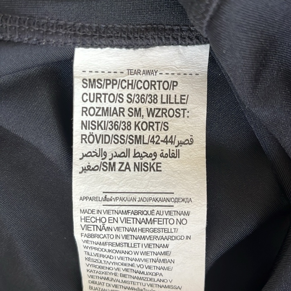 NWOT Under Armour Heatgear Compression Leggings Size Small Short Black - Picture 4 of 5